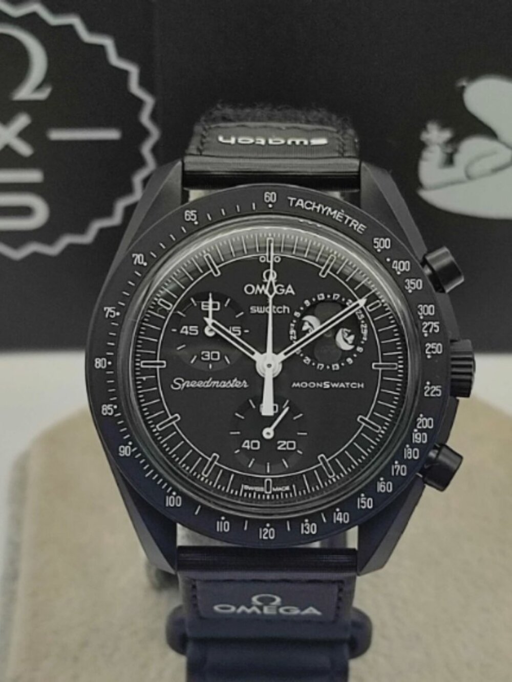 Omega Swatch Snoopy Moonswatch Mission to the Moonphase New Moon SO33B700 Japan